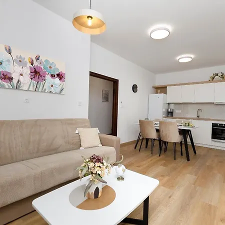 And Kate Apartment *
