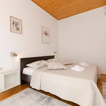 And Kate Apartment Tisno